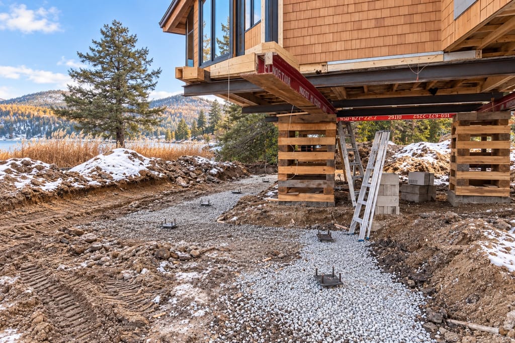 Le chantier de Saint-Hippolyte, mené par phases, le bâtiment restant porteur à chaque étape.